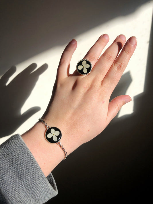 Bracelet with real Hydrangea & Queen Anne's Lace (Hortensia & Hudkäx)