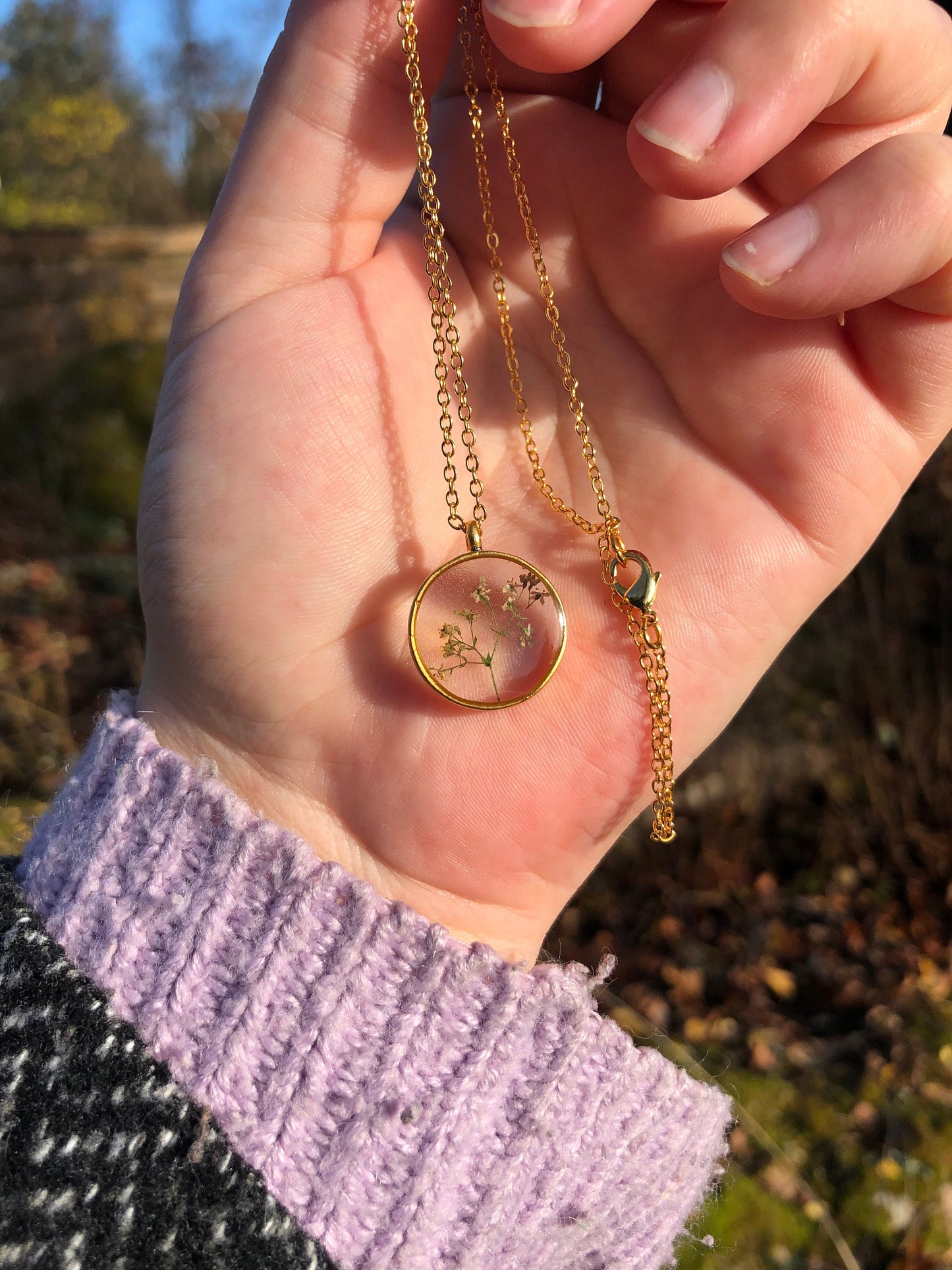 Necklace with delicate flowers of snarlweed