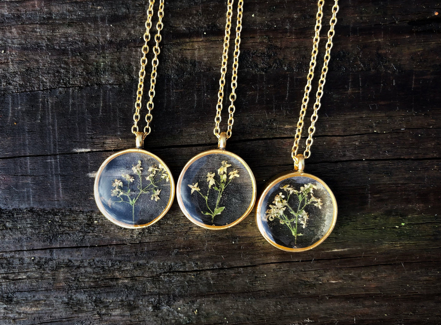 Necklace with delicate flowers of snarlweed