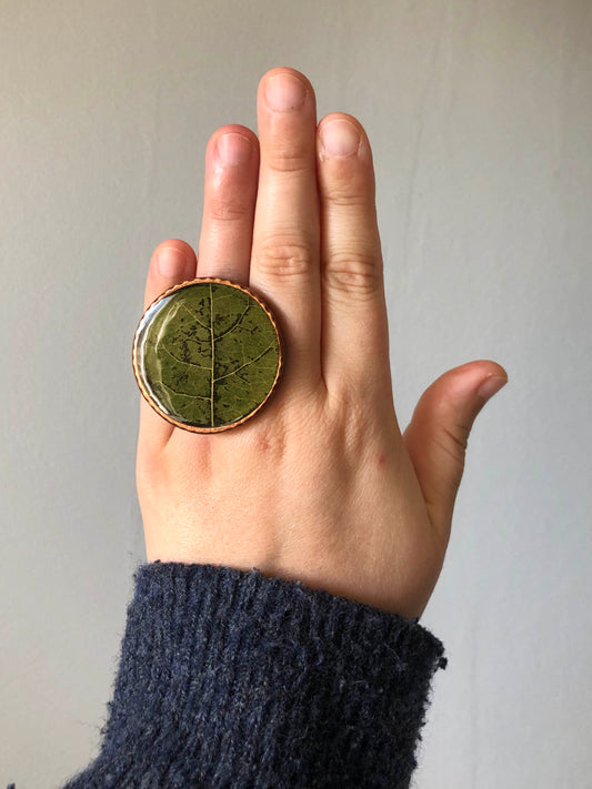 Extra large hammered copper ring with a green Aspen leaf