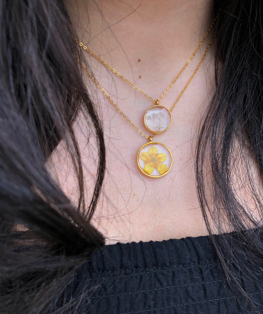 Necklace with delicate Cleavers flowers (Snärjmåra)
