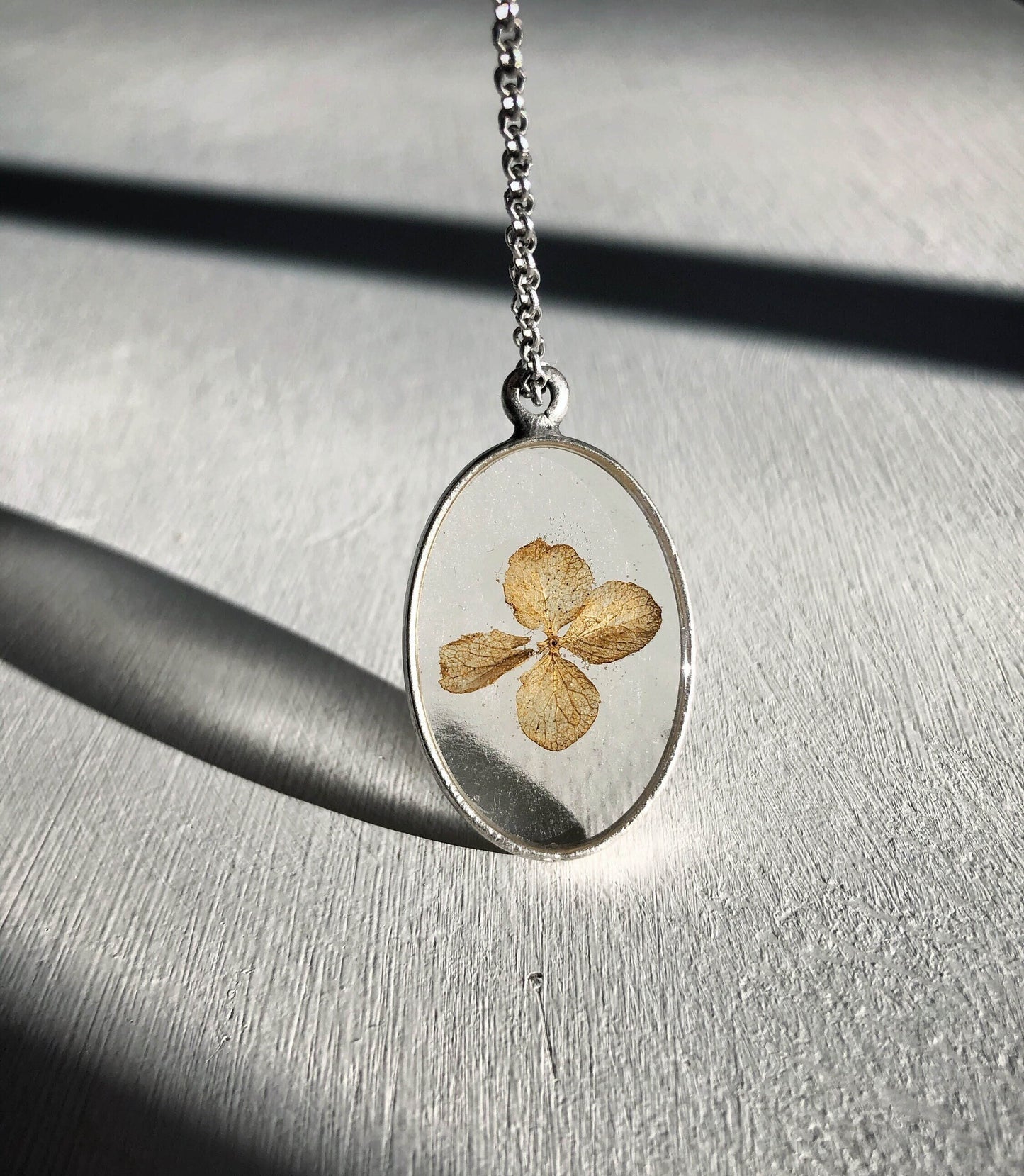 Necklace made of the skeleton Hortensia