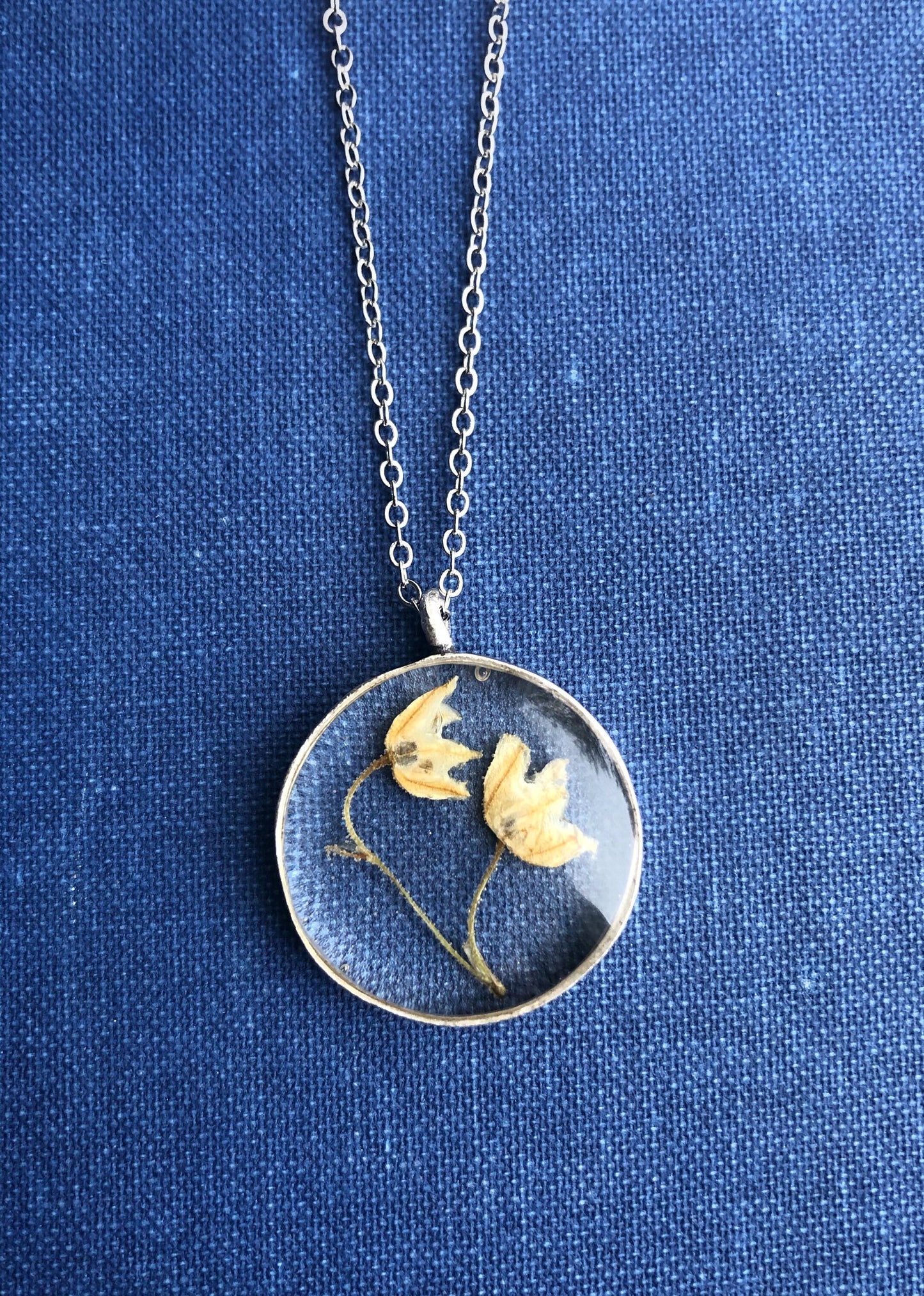 Halsband av äkta Liljekonvalj