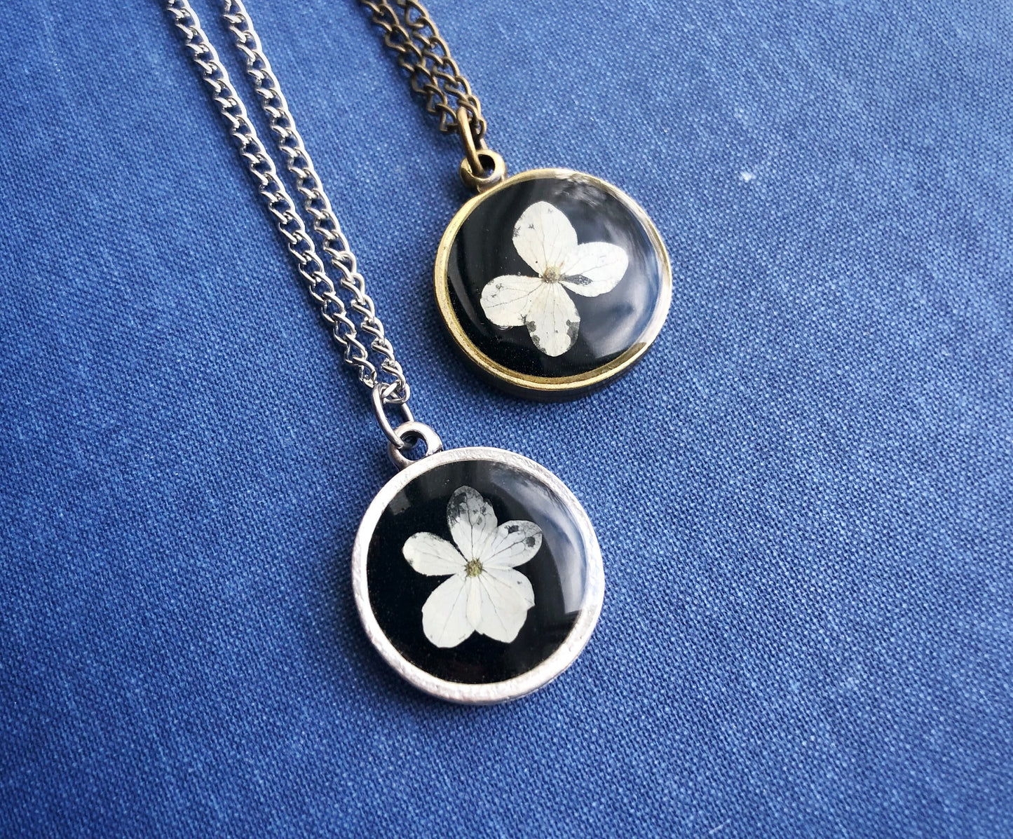 Halsband med vit Hortensia