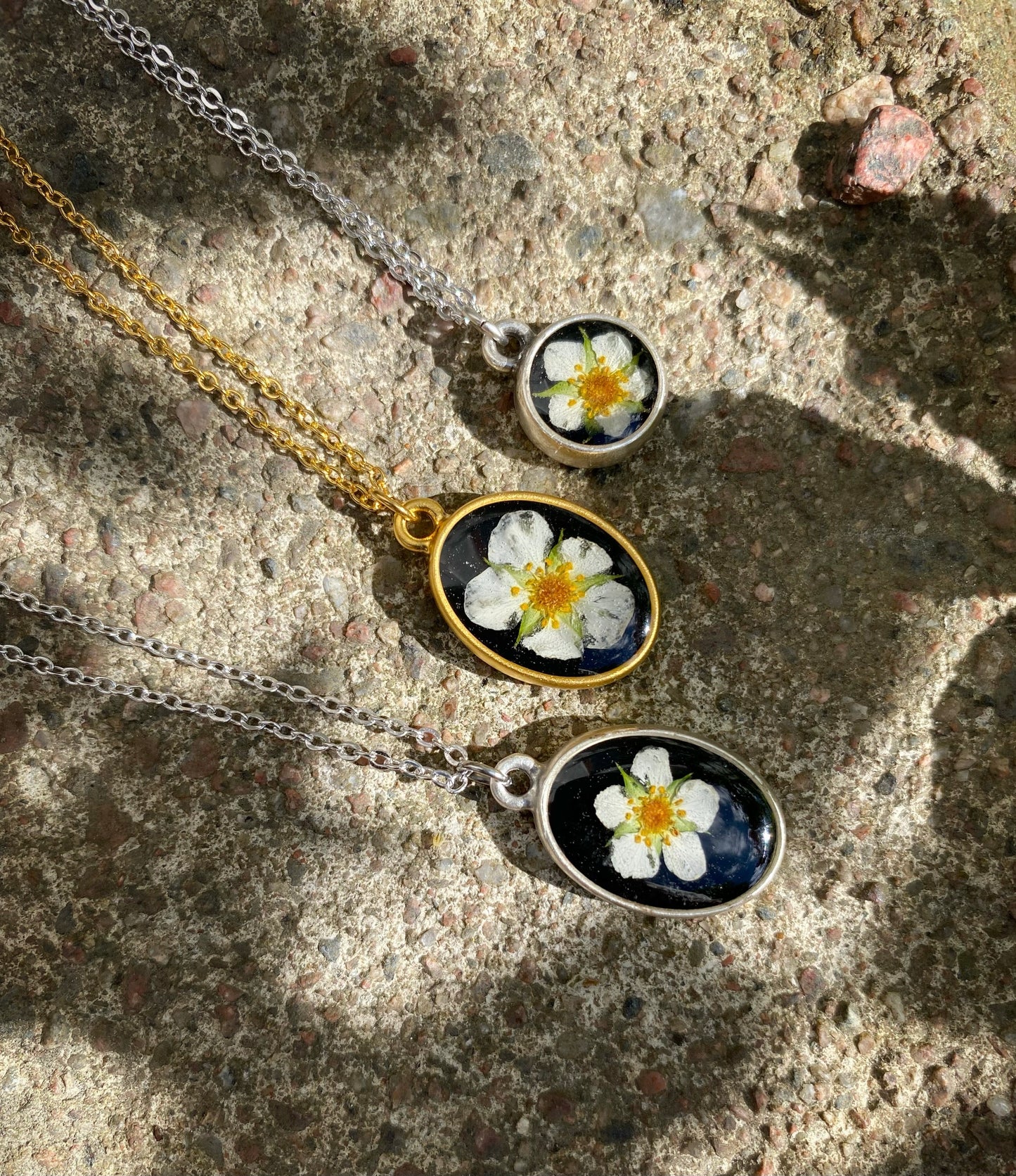 SMULTRON - Small round necklace with a real Smultron flower (Wild Strawberry flower in Swedish)