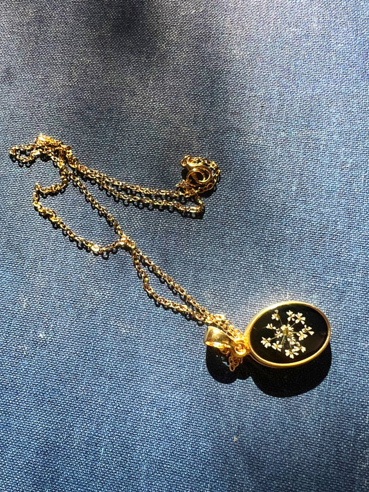 Ground Elder flower necklace