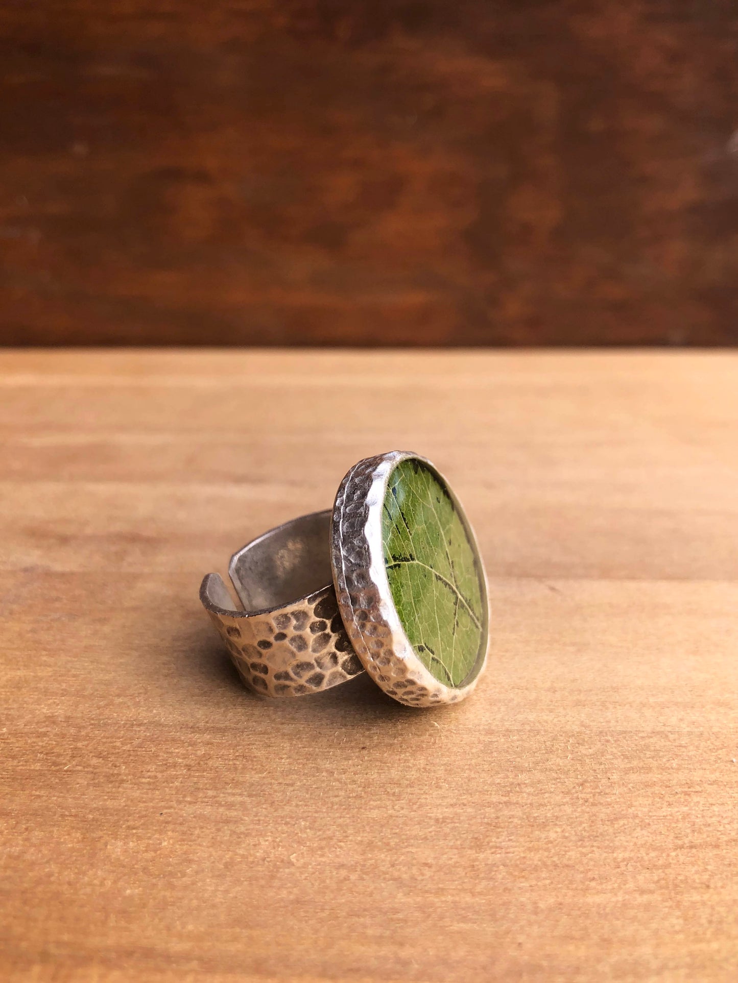 Medium ring with a green Aspen leaf