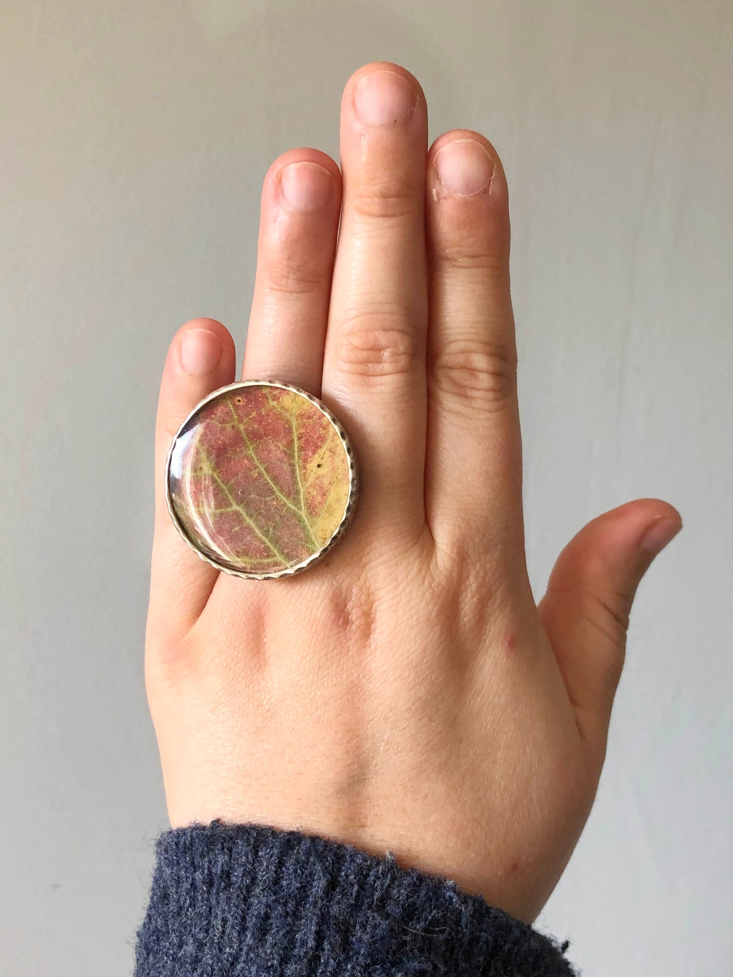 Statementring with real Aspen leaf