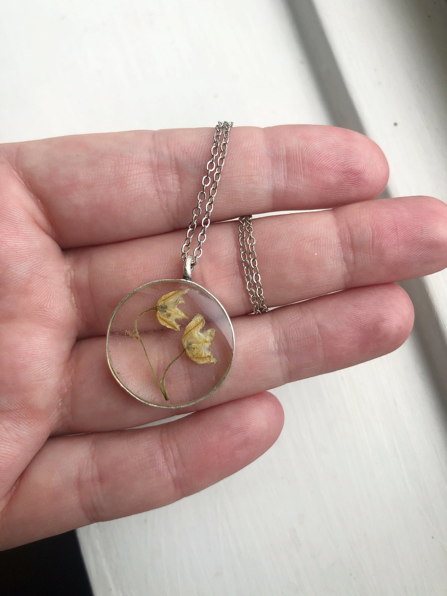 Halsband av äkta Liljekonvalj